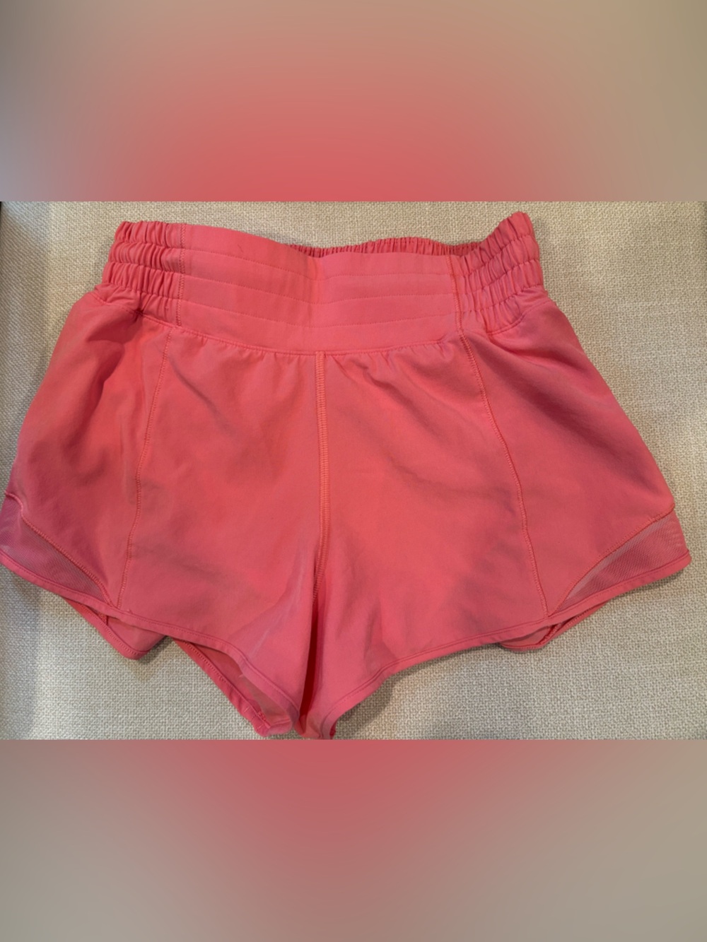Lululemon Women’s Hotty Hot Low Rise Shorts 2.5 in Coral - size 4 - Picture 9 of 9